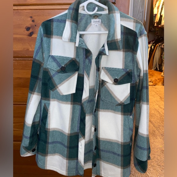 Shacket - Picture 4 of 6